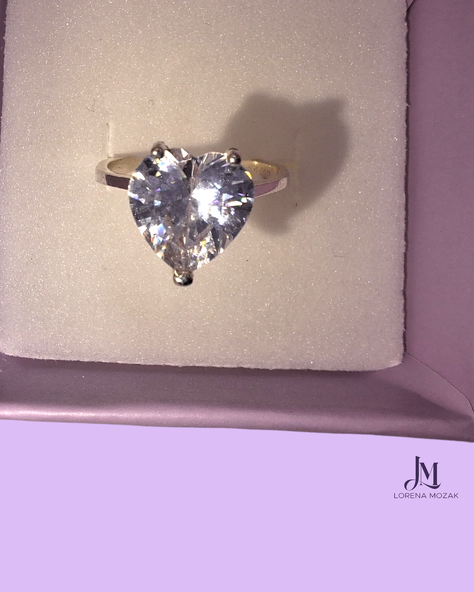 ANILLO FORMA DE  CORAZÓN PLATA FINA 925  HECHO EN MÉXICO BY LORENA MOZAK  ANILLO DE PLATA FINA CON ZIRCONIAS EN FORMA DE MOÑO COQUETE