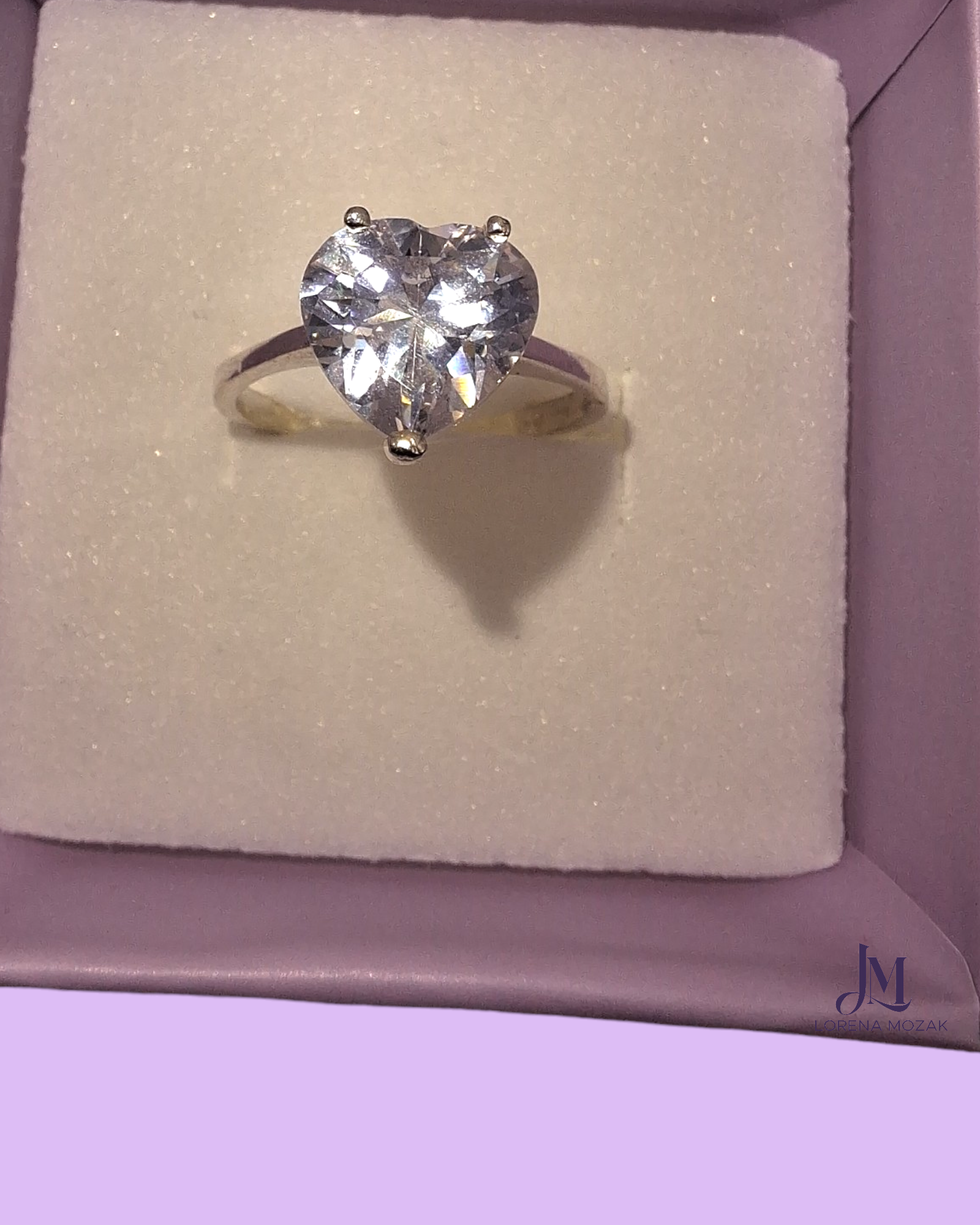 ANILLO FORMA DE  CORAZÓN PLATA FINA 925  HECHO EN MÉXICO BY LORENA MOZAK  ANILLO DE PLATA FINA CON ZIRCONIAS EN FORMA DE MOÑO COQUETE