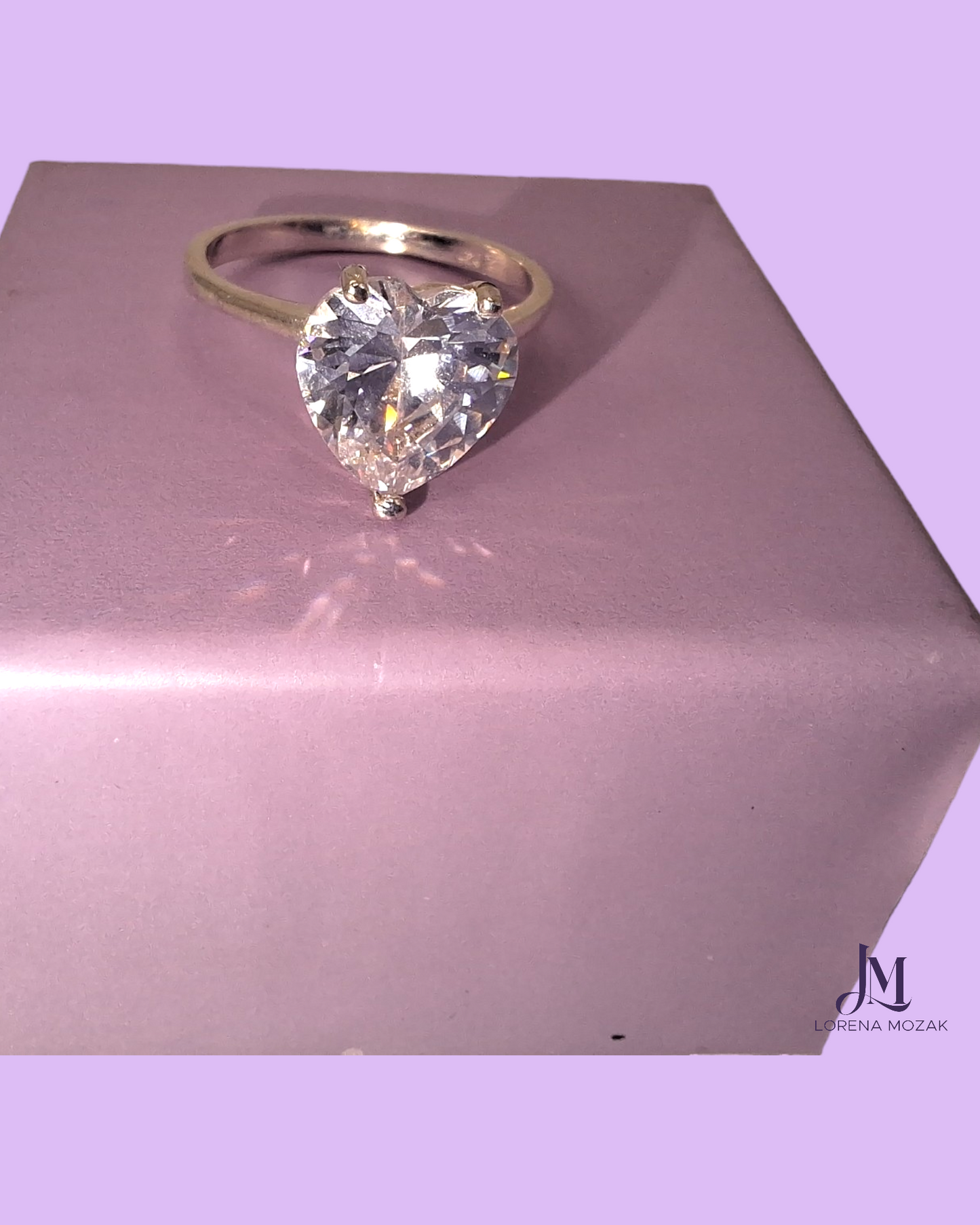 ANILLO FORMA DE  CORAZÓN PLATA FINA 925  HECHO EN MÉXICO BY LORENA MOZAK  ANILLO DE PLATA FINA CON ZIRCONIAS EN FORMA DE MOÑO COQUETE