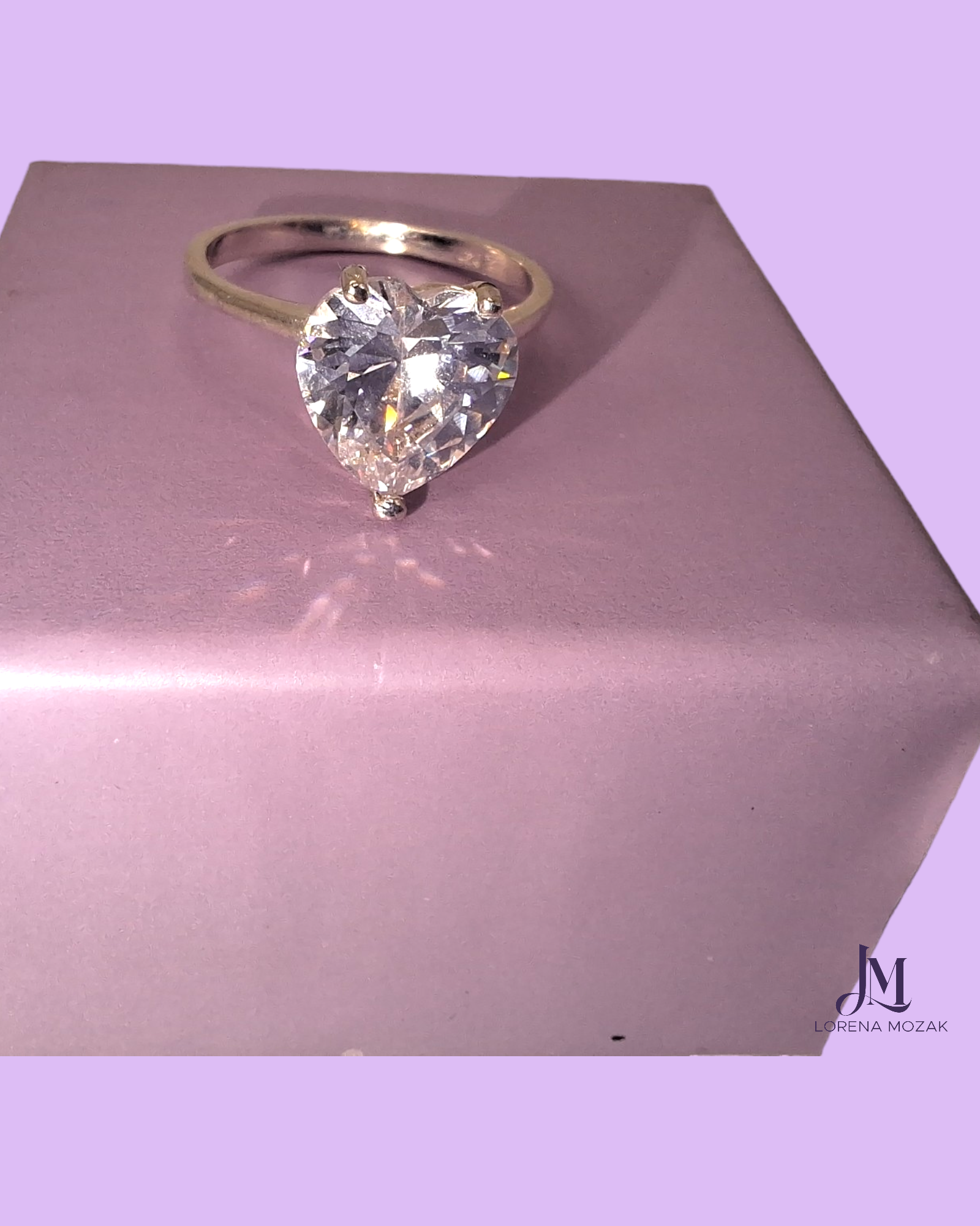 ANILLO FORMA DE  CORAZÓN PLATA FINA 925  HECHO EN MÉXICO BY LORENA MOZAK  ANILLO DE PLATA FINA CON ZIRCONIAS EN FORMA DE MOÑO COQUETE